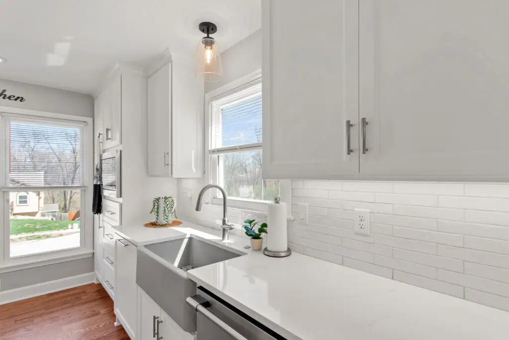 Modern Minimalism Kitchen Design with White Tiles, Quartz Counte Cabinet Painting Mistakes