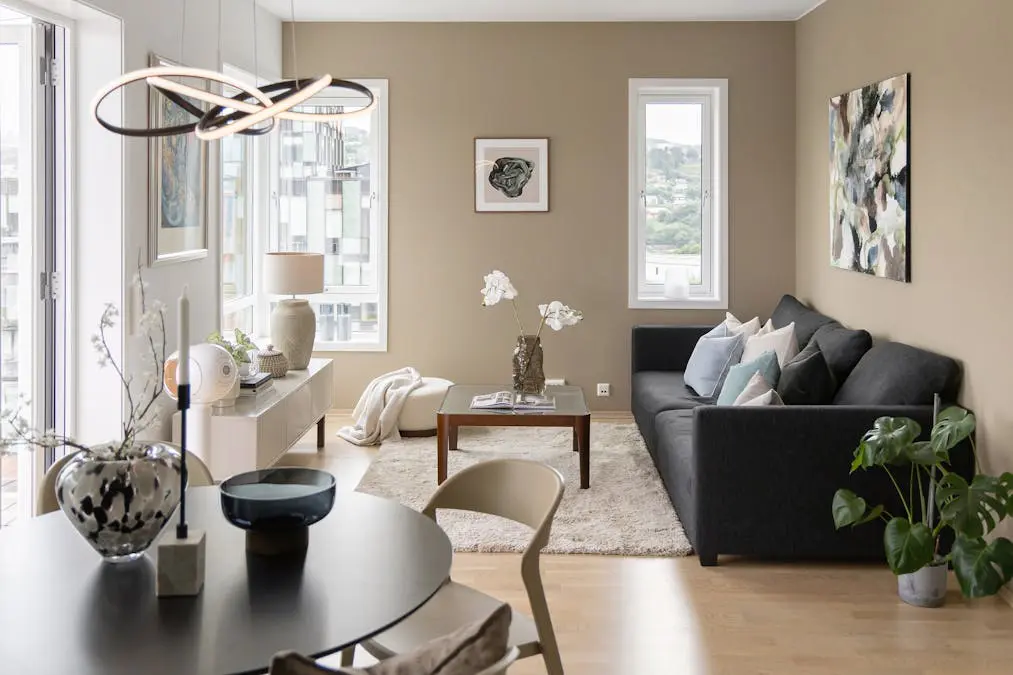 how to choose the right paint color for a small room