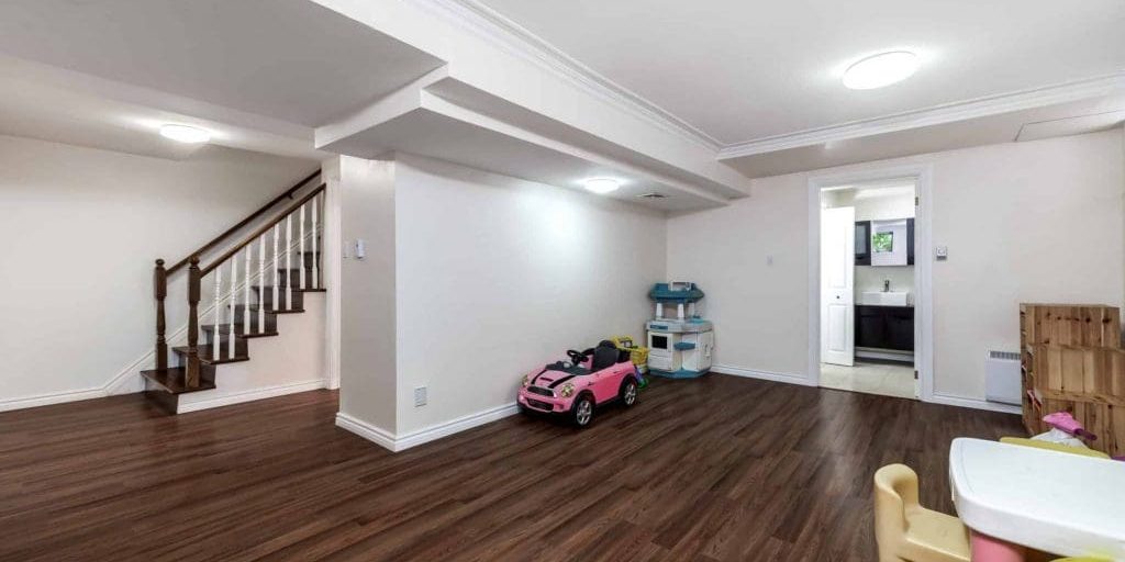 Nicely renovated huge apartment with finished basement, bathrooms, bedrooms, kitchen and beautiful living room in an old house in Montreal