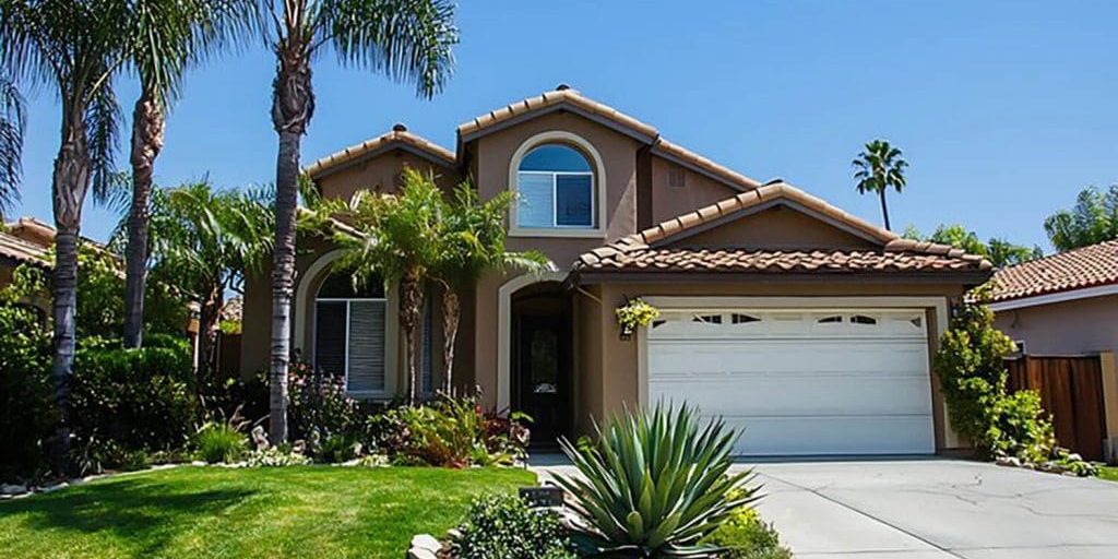 Freshly painted stucco home in Florida illustrating what affects how long exterior paint lasts on a home in Fort Myers